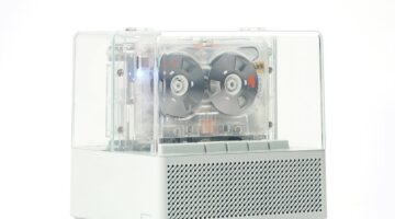 オーディオ機器 ポータブルプレーヤー WE ARE REWIND カセットテーププレーヤー録音BT機能 ブルー ポータブル 